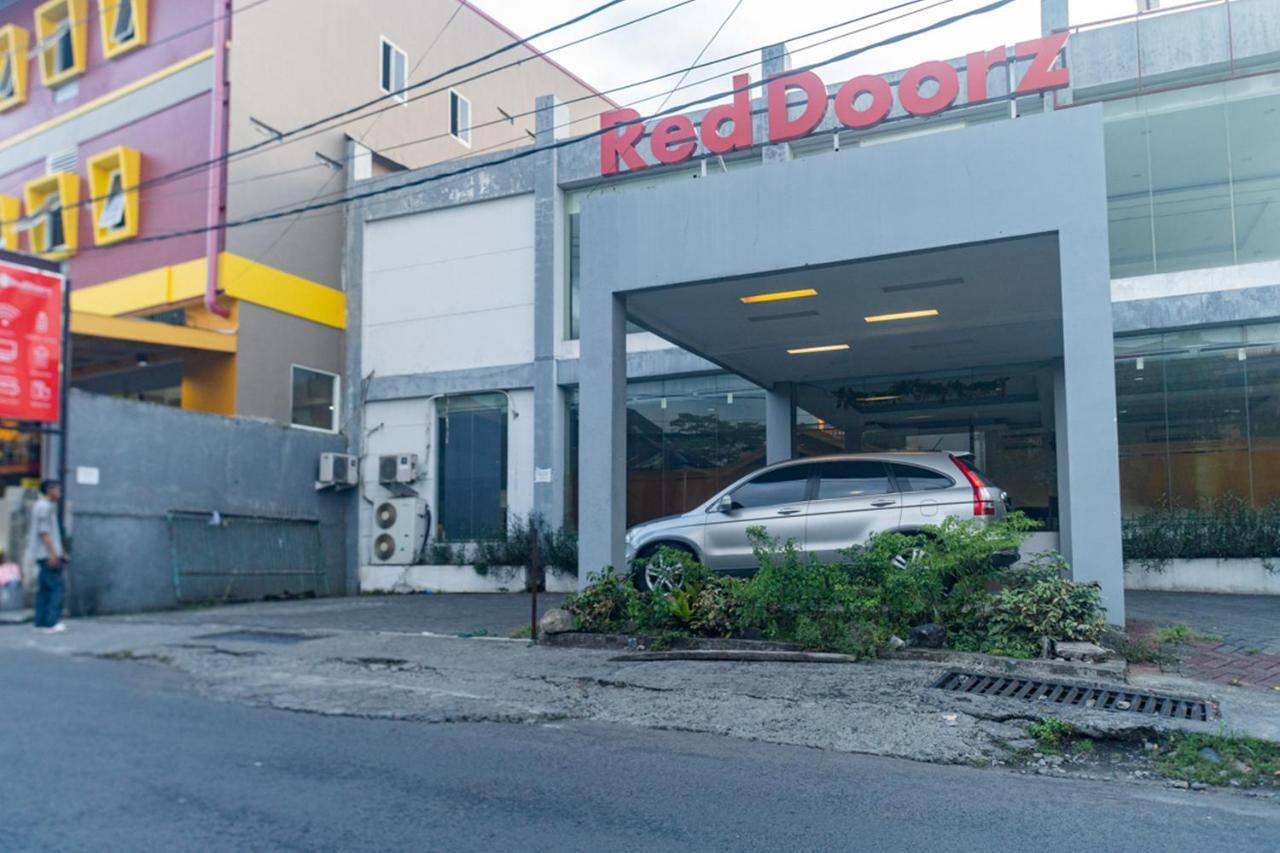 Reddoorz Near Bahu Mall Manado Malalayang Екстериор снимка