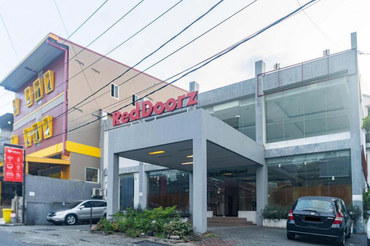 Reddoorz Near Bahu Mall Manado Malalayang Екстериор снимка