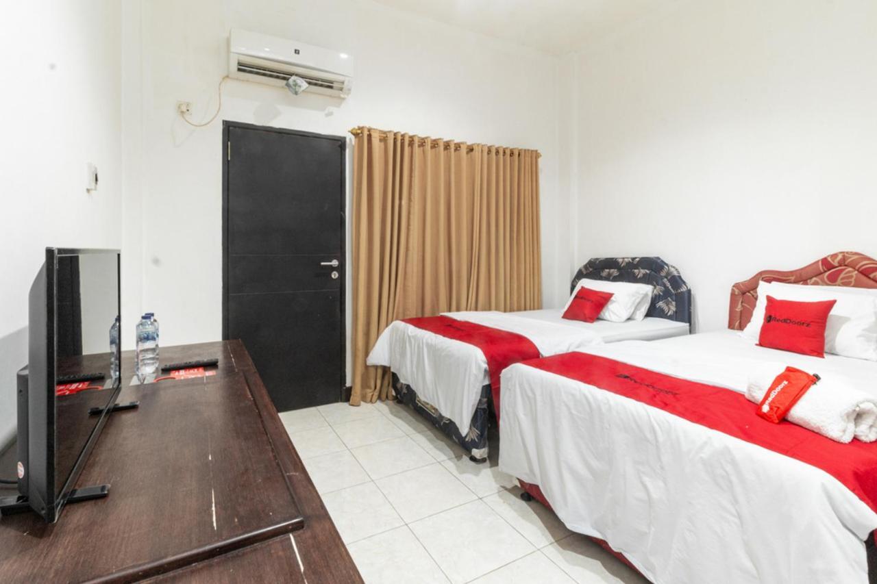 Reddoorz Near Bahu Mall Manado Malalayang Екстериор снимка